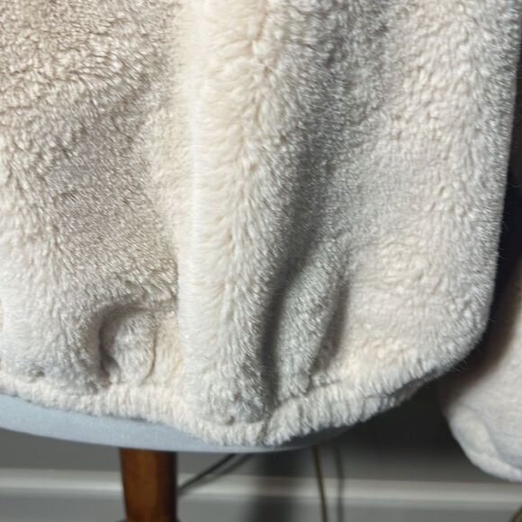 Philosophy Republic Clothing Woman’s L Soft Beige Faux Fur Sweater NWOT. WT223 - Picture 3 of 6